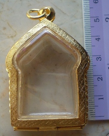 ตลับเงินล้อมเพลอยแดง  ชุบทองแท้ ใส่ขุนแผนผงพรายพิมพ์ใหญ่  เคาะเดียว 