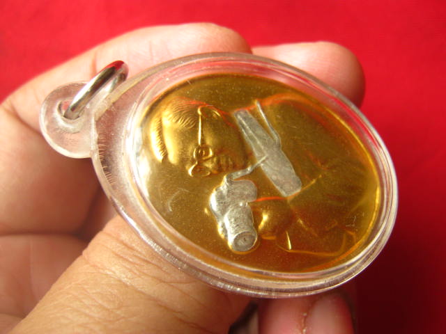 เหรียญในหลวงทรงกล้อง ฉลองสิริราชสมบัติครบ ๖๐ ปี พ.ศ. 2549 สวยครับ