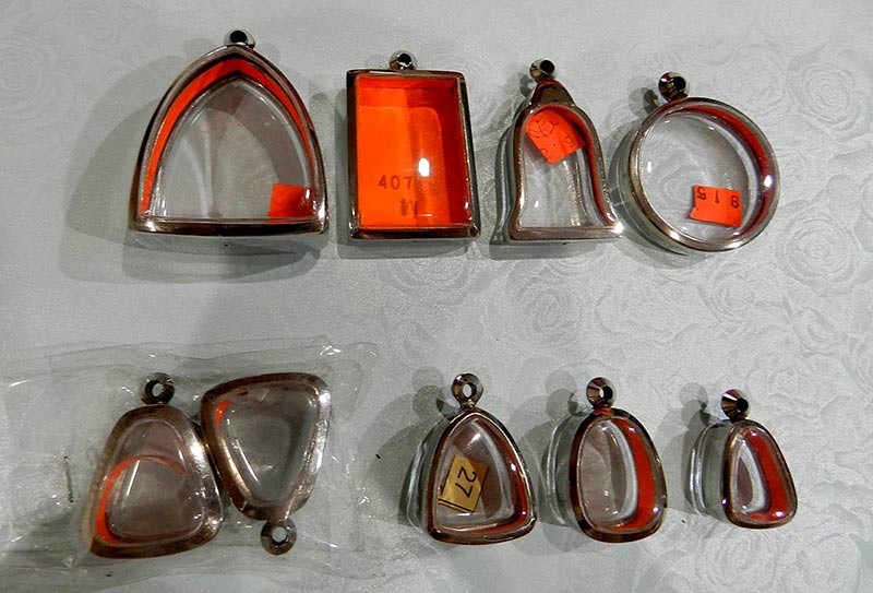 กรอบแสตนเลสคละแบบ 9 ชิ้น มือ 1 เคาะเดียวครับ