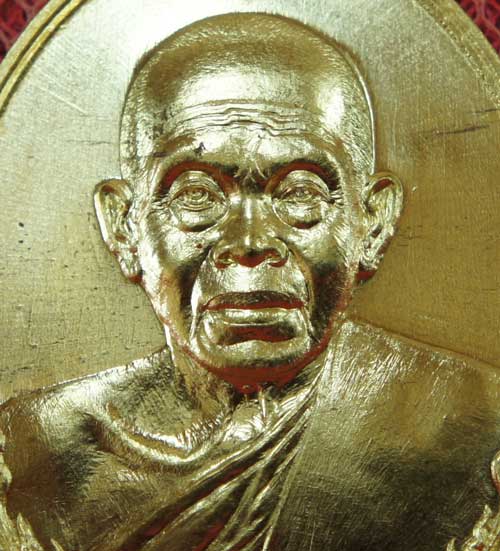 เหรียญ หลวงพ่อคูณ รุ่น เมตตามหาบารมี (เเยกจากชุดกรรมการครึ่งองค์) เนื้อทองระฆัง หมายเลข 5562