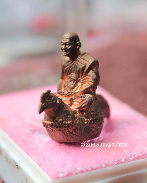 หลวงพ่อไสว วัดปรีดาราม ขี่ไก่ เนื้อทองแดง 