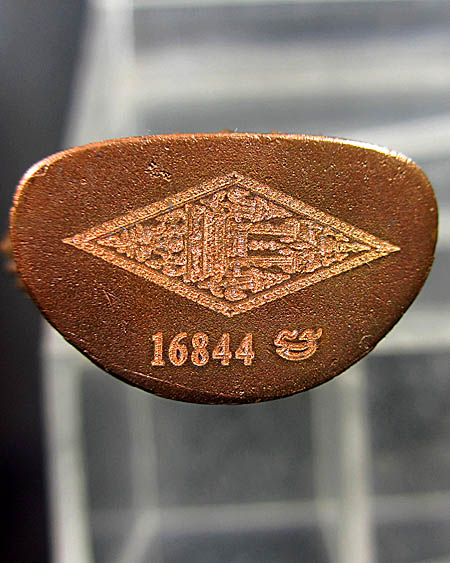 พระพุทธชินราช พิมพ์แต่งฉลุลอยองค์ รุ่น จอมราชันย์ เนื้อบรอนซ์นอก(สำริด) หมายเลข 16844