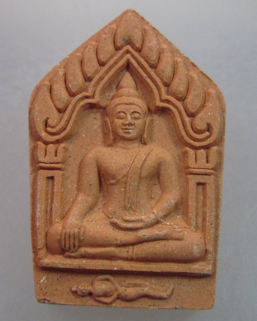 พระขุนแผนนั่งกุมารเนื้อดินหลังยันต์ ไม่ทราบที่ครับ