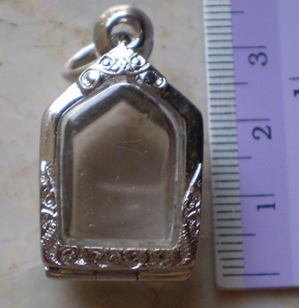 ตลับเงินขัดเงา  ใส่ขุนแผนผงพราย  พิมพ์เล็ก  เคาะเดียว 