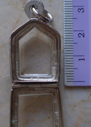 ตลับเงินขัดเงา  ใส่ขุนแผนผงพราย  พิมพ์เล็ก  เคาะเดียว 