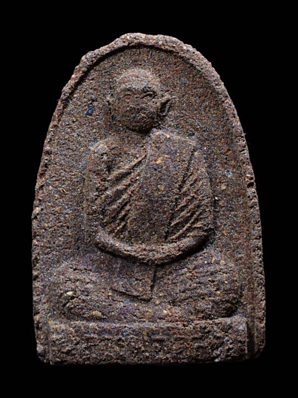 พ่อท่านคล้าย วัดธาตุน้อย ปี 2505 พิมพ์รูปเหมือนหลังเจดีย์เนื้อชานหมาก พิมพ์ใหญ่
