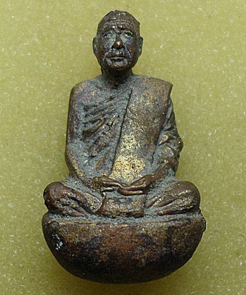 หล่อโบราณดินไทย รุ่นเลื่อนสมณศักดิ์ หลวงพ่อตัด วัดชายนา ปี51 ตอกโค๊ตด้านหลัง  (0136)