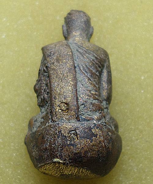 หล่อโบราณดินไทย รุ่นเลื่อนสมณศักดิ์ หลวงพ่อตัด วัดชายนา ปี51 ตอกโค๊ตด้านหลัง  (0136)