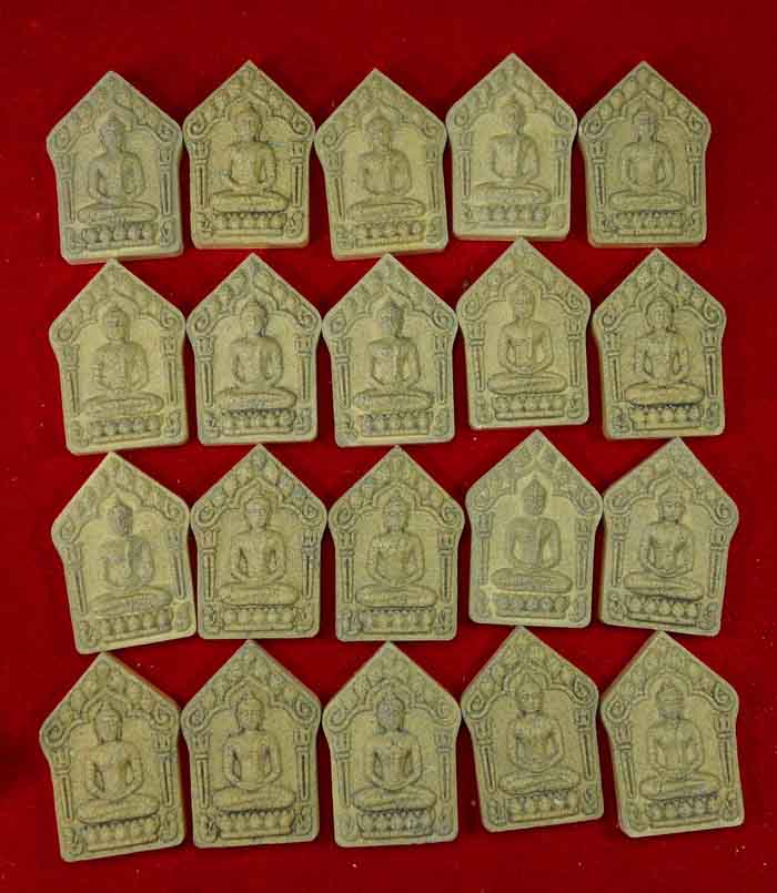 **20 องค์** พระขุนแผนพรายกุมารพิมพ์ใหญ่ กรรมการ เนื้อแตกตลายงา ตะะกรุดเงินครับ