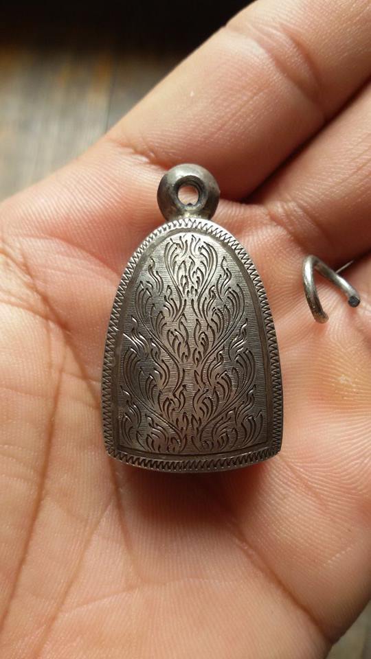 ตลับเงิน งานเก่าแกะมือ ใส่รูปหล่อใหญ่ทั่วไปหลวงพ่อเงิน วัดบางคลาน ใส่ได้