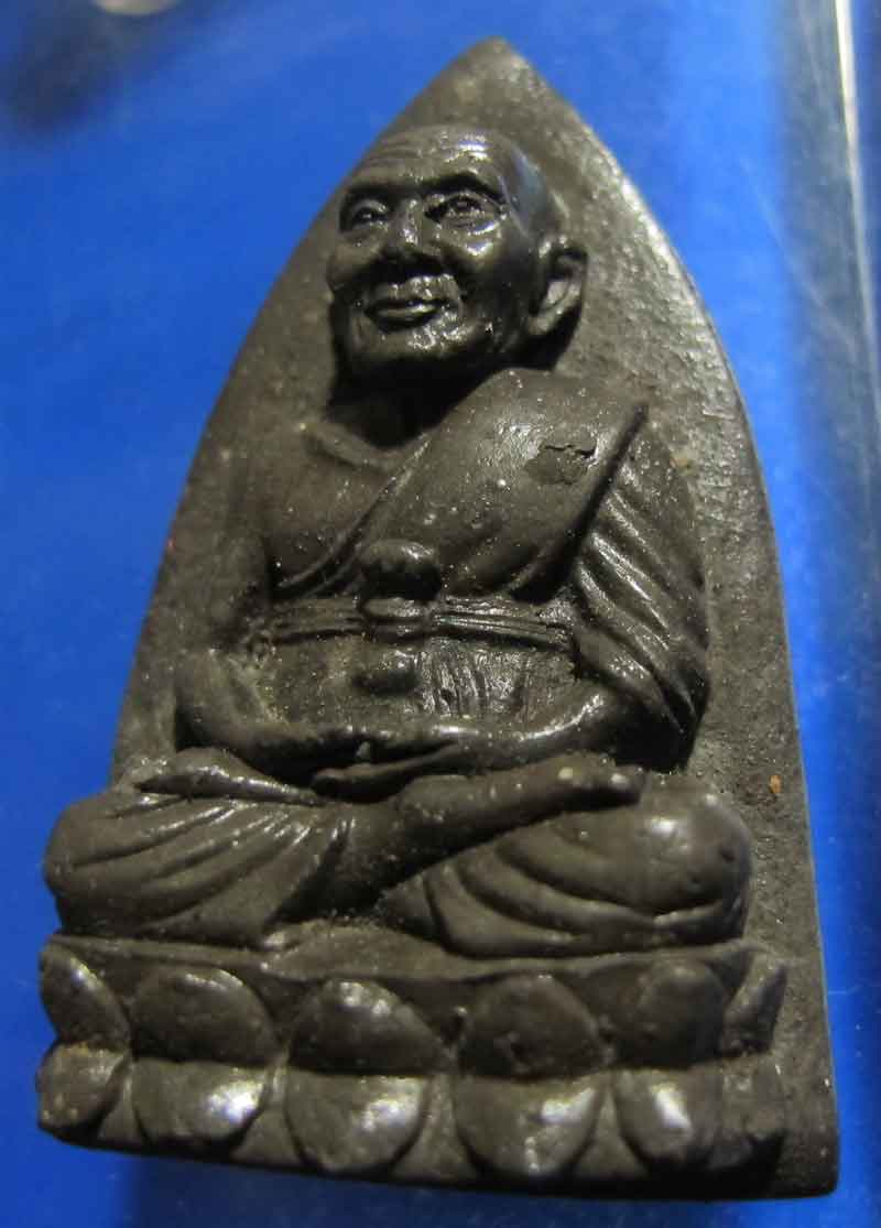 หลวงปู่ทวดเนื้อว่านจัมโบ้ รุ่นสร้างศูนย์ศิลปาชีพ อ.โคกโพธิ์ ปัตตานี เสาร์ 5 ปี 37