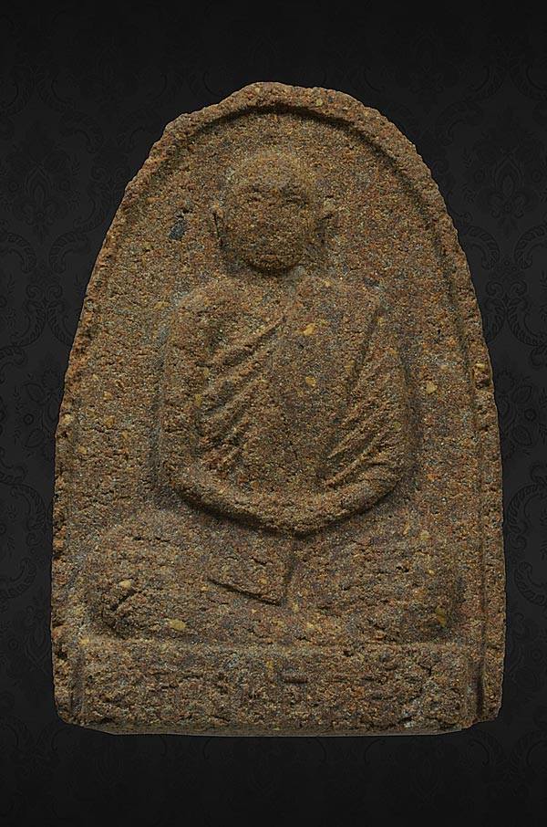 พ่อท่านคล้าย วัดธาตุน้อย ปี 2505 พิมพ์รูปเหมือนหลังเจดีย์เนื้อชานหมาก พิมพ์ใหญ่