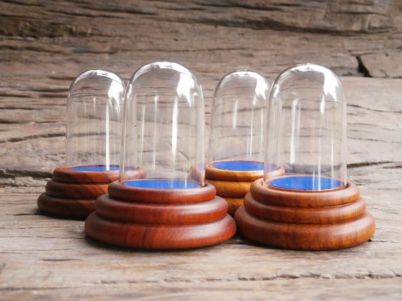 ฐานพระไม้มะค่า ทรงฐานกว้าง วางรูปหล่อ พระกริ่ง รูปเหมือน พร้อมครอบพลาสติกใส 4ชุด เคาะเดียว