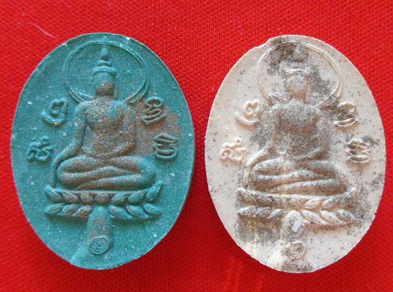 2 องค์  สมเด็จใบพุทรา ลายมือมหายันต์เนื้อเขียว+ขาว โรยผงตะไบ หลวงพ่อรวย วัดตะโก เสาร์๕ มีโค๊ด พร้อมก