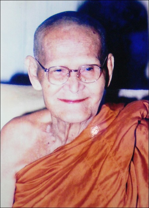 รูปหลวงปู่ขาว วัดถ้ำกลองเพล จ.อุดรฯ ขนาด2*2.7ซม. พร้อมเกศา,พระธาตุด้านล่าง