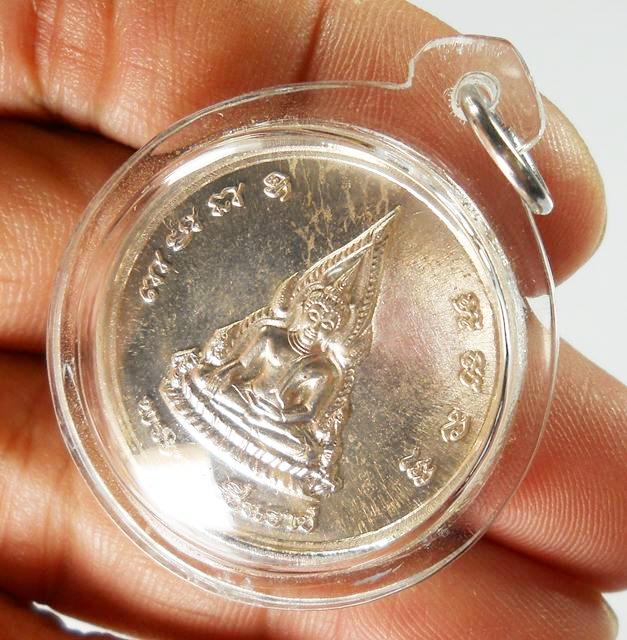 เหรียญพระพุทธชินราช พิธีจักรพรรดิ์ 2 หลังพระนเรศวร ปี 36 เนื้อเงิน  มอบเป็นของขวัญปีใหม่ครับ
