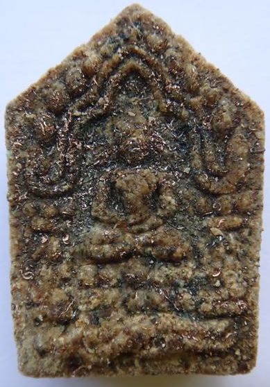 ขุนแผนมหาปราบ หลวงปู่ทิม เนื้อกระยาสารถผสมผงพรายเคาะเดียว 