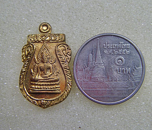 พระพุทธชินราช หลังนางกวัก เนื้อกะไหล่ทองวงเดือนสวยๆครับ