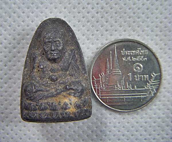 หลวงปู่ทวดเนื้อผงดำ ฉลอง๑๐๐ปีแม่ฟ้าหลวง สวยเดิมเคาะเดียวครับ