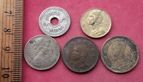 วัดใจเริ่ม 10 บาท กับ เหรียญ ที่ระลึก  ..AW281