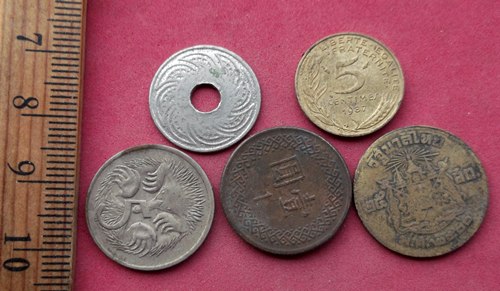 วัดใจเริ่ม 10 บาท กับ เหรียญ ที่ระลึก  ..AW281