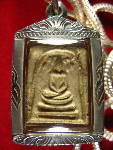 7,500.- สมเด็จคะแนน ปรกโพธิ์ เนื้อเกสร หลังยันต์ลึก หลวงปู่โต๊ะ วัดประดู่ฯ กทม. พร้อมสร้อยเงิน