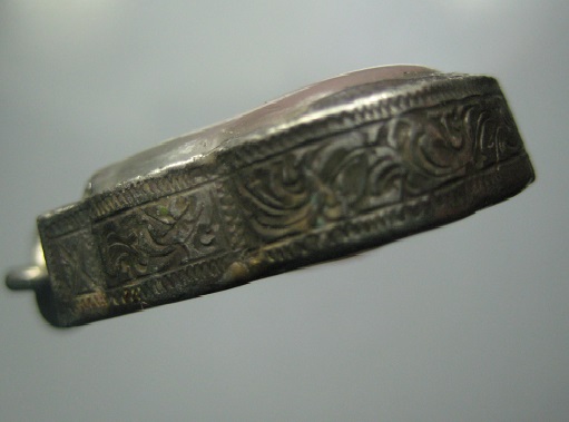 พระพุทธชินราชหลังนางกวักเลี่ยมเงิน