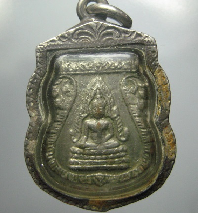 พระพุทธชินราชหลังนางกวักเลี่ยมเงิน