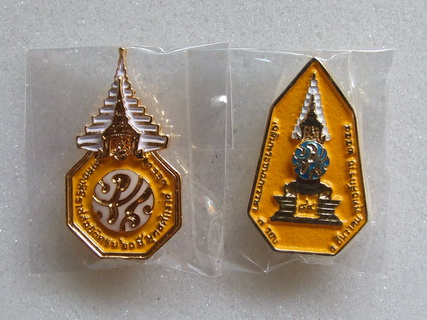 เข็มกลัด ภปร.ฉลองสิริราชสมบัติครบ 60 ปี พ.ศ.2549 + 7 รอบ พ.ศ .2554 สภาพสวย กล่องเดิม ราคาถูก