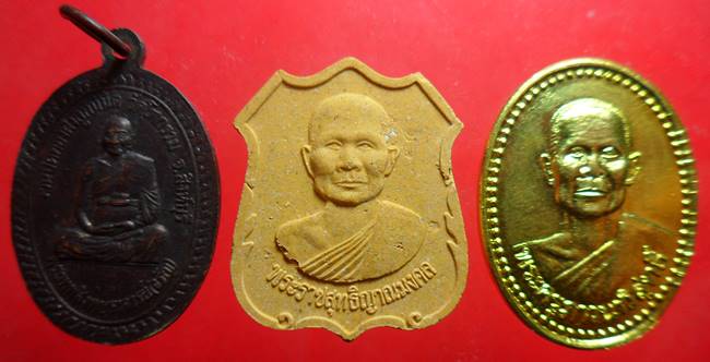 หลวงพ่อจรัญ วัดอัมพวัน สิงห์บุรี 3องค์เคาะเดียว