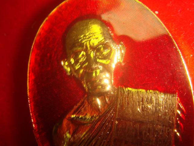 เหรียญหลวงพ่อคูณปฎิหาริย์EODพิมพ์ครึ่งองค์ออกวัดบ้านไร่ปี57เนื้อทองแดงกะไหล่ทองลงยาแดง485สวย