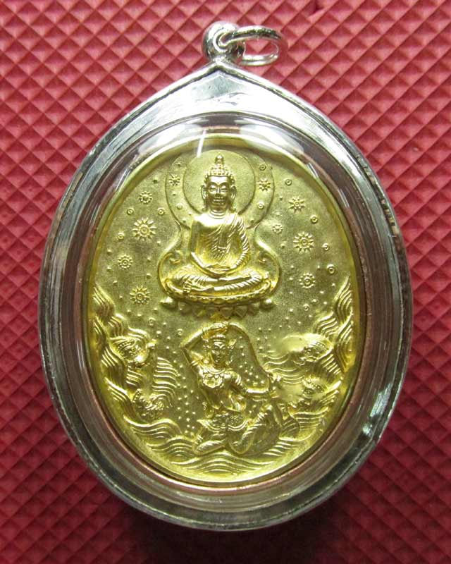 เหรียญจัมโบ้ชนะมาร-ชนะจนแผ่นหน้าชุบนาคแผ่นหลังทองระฆังหลวงปู่บุญหนา ธมุมทินุโน เลี่ยมเงิน