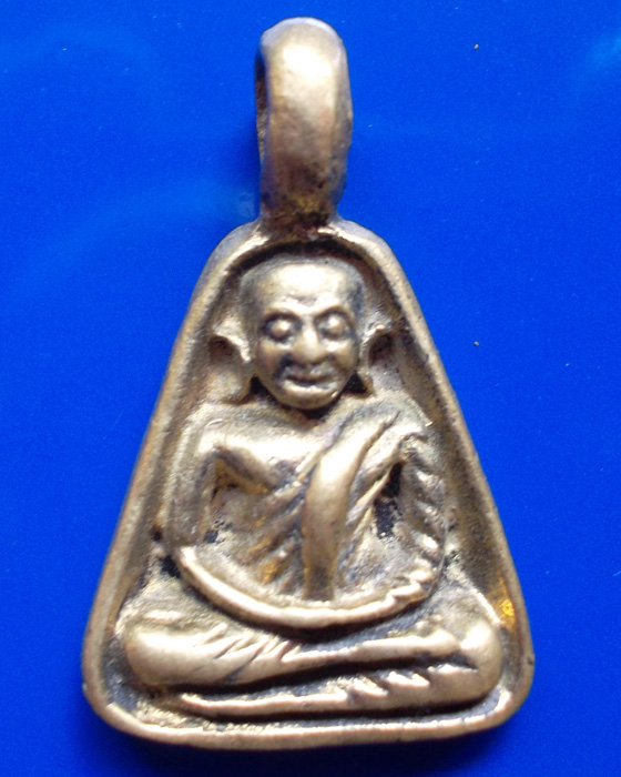 เหรียญจอบเล็ก  หลวงพ่อเงิน  รุ่นพิเศษ  ปี  ๒๕๓๕  ออกวัดบางคลาน  เคาะเดียว