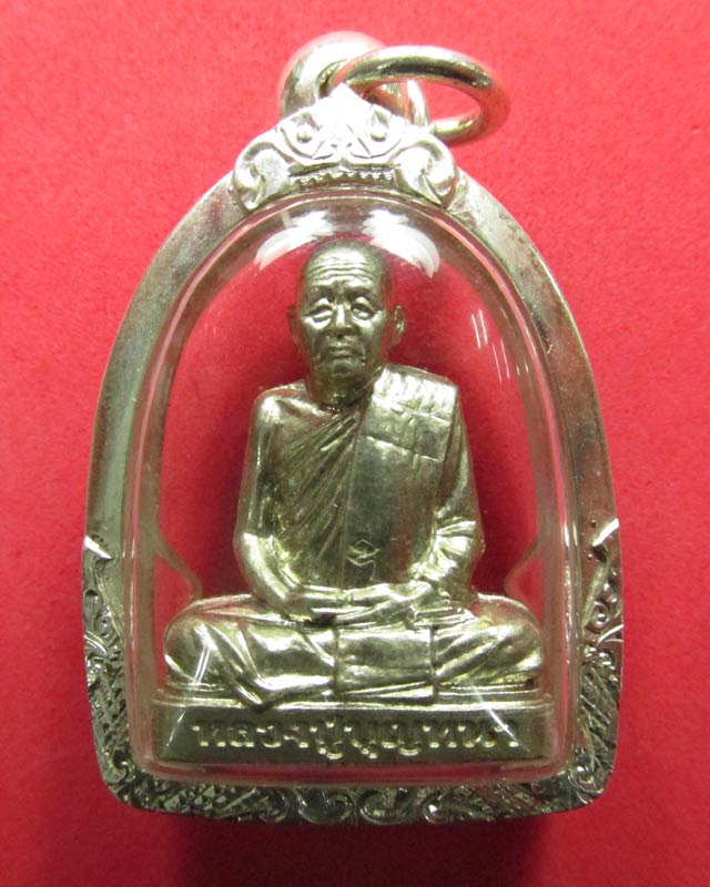 รูปเหมือนปั๊มเศรษฐีเนื้ออัลปาก้าฝาอุดนวะแยกชุดทองคำ ลป.บุญหนา ธมุมทินุโน หมายเลข 18 เลี่ยมเงิน 