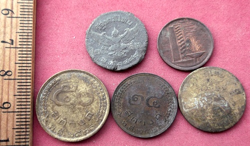 วัดใจเริ่ม 10 บาท กับ เหรียญ ที่ระลึก  ..AW423