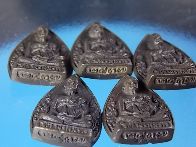 หยดน้ำเนื้อนวะ 122 ปี พิมพ์ใหญ่ พร้อมกล่อง มา 5 องค์ ชุดที่ 2