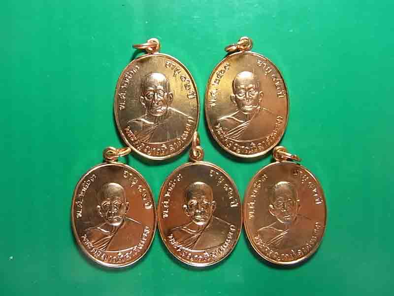 5 องค์ 750 บาท เหรียญหลวงพ่อแดง เสาร์5 เดือน5 เนื้อทองแดงผิวไฟ ปี 2534 จ.เพชรบุรี *** c5