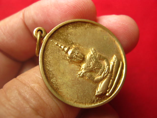 เหรียญพระแก้วมรกต วัดพระศรีรัตนศาสดาราม ที่ระลึกในการซ่อมบูรณะฉัตร ปี 2531 พิธีใหญ่