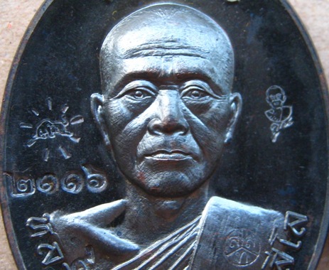 เหรียญเจริญพร รุ่นแรก หลวงพ่อทอง วัดพระพุทธบาทเขายายหอม จ ชัยภูมิ ปี2556 หลวงพ่อคูณปลุกเสก เนื้อทองแ