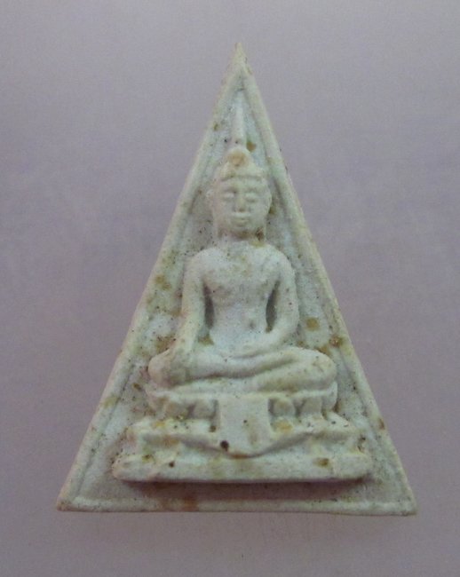 พระเนื้อผงไม่ทราบที่ครับ