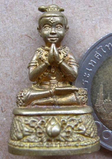 กุมารทอง เจริญทรัพย์ ปลุกเสกโดย หลวงปู่แย้ม วัดสามง่าม จ นครปฐม ก้นอุดผงฝังตะกรุด หมายเลข981