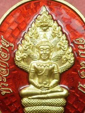 เหรียญนาคปรก หลวงพ่อคูณ มหาลาภ91 เนื้อทองฝาบาตรลงยาสีแดง เลข 957 สภาพสวยใหม่พร้อมกล่อง
