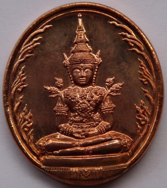 หลวงปู่ทวดหลังพระแก้วมรกตสวยๆเคาะเดียว