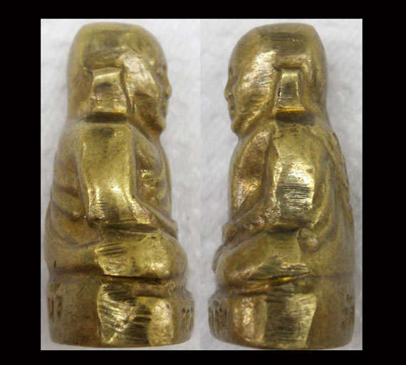 เคาะเดีบวแดง รูปเหมือนปั๊มหลวงพ่อเงิน บางคลาน ปี15 วัดท้ายน้ำ พิมพ์หน้าหนุ่ม ฐานสูง สวยเดิมๆ 