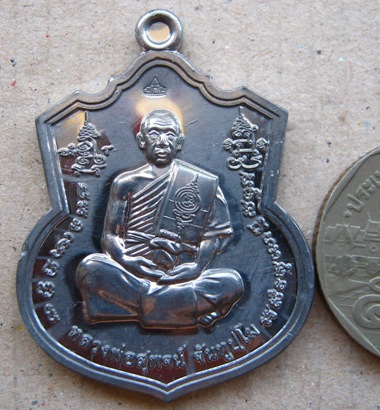 เหรียญสุครีพหักฉัตร เนื้อตะกั่ว หลวงพ่อสุพจน์ วัดศรีทรงธรรม จ.นครสวรรค์ ปี2556 สร้าง1,500เหรียญ มีโค