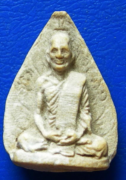 พระผงใบโพธิ์เจ้าคุณนรฯ ก้นดอกจัน ( กฐินวัดห้วยม่วง ) พ.ศ. ๒๕๒๕