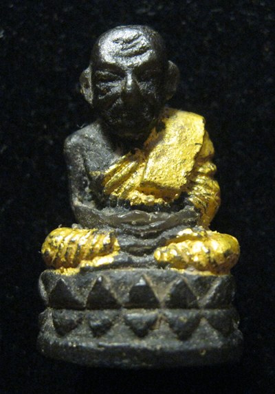 หลวงปู่ทวดบัวรอบ เนื้อว่านปิดทอง 