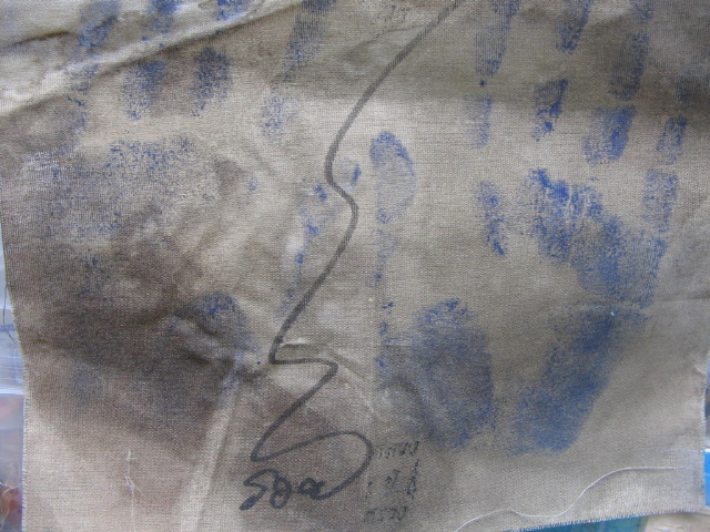 ผ้ายันต์ลายมือ หลวงปู่สรวง วัดไพรพัฒนา ออกที่วัดเลียบฯ ขนาด 9 x 9 นิ้ว ปี 39 มีจาร เคาะเดียวครับ