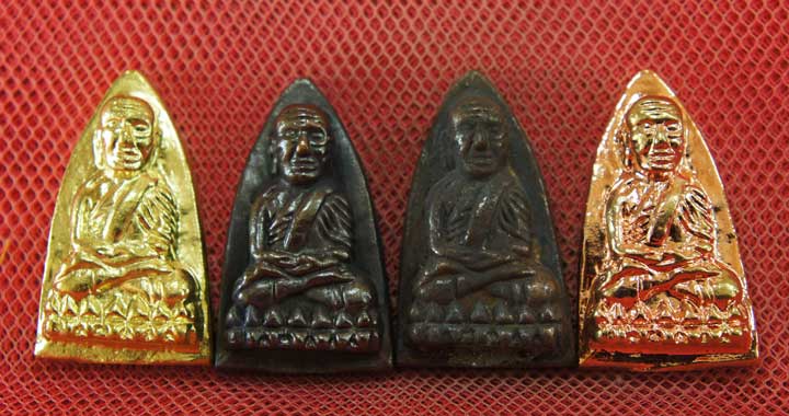 หลวงปู่ทวด พิมพ์เตารีดใหญ่ 4 องค์ เนื้อเปียกทอง เนื้อนวะ เนื้อผิวไฟ เนื้อสตางค์เเดง วัดในหาน อ.นอง อ