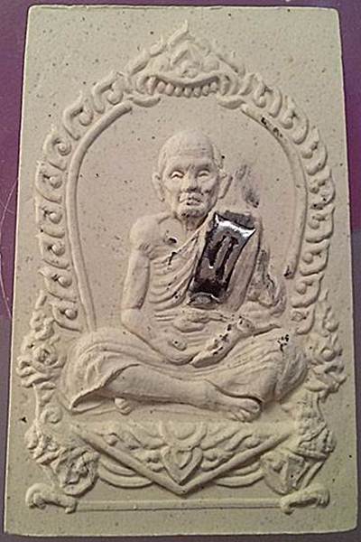 ผงรูปเหมือนหลวงปู่หมุน นั่งซุ้มพญษนาค ตะกรุดเงิน